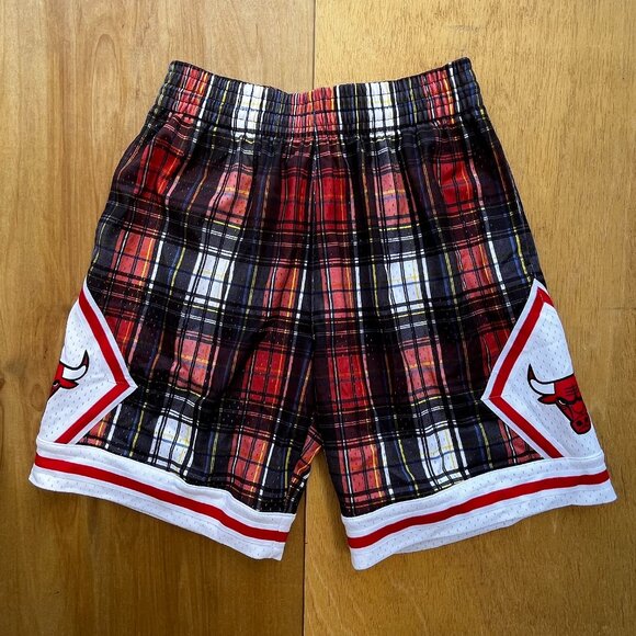 MITCHELL & NESS CHICAGO BULLS 97-98 PLAID PRIVATE SCHOOL SHORTS Men’s sz M NWOT